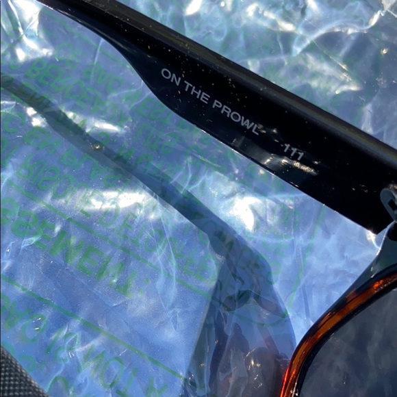 Quay Sunglasses - Picture 2 of 7